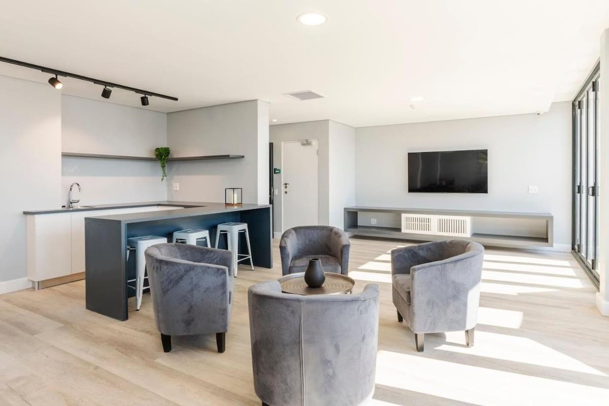 Apartment Family In The Vibrant Diverse Neighborhood